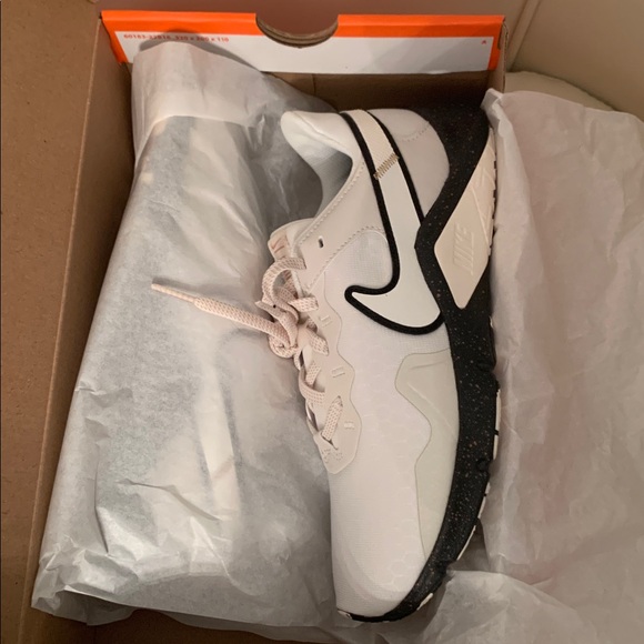 Nike Legend Essential Cream and Black Running Shoes. Brand new with box - Picture 2 of 5